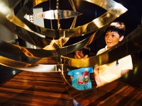 Khách tham quan háo hức xếp hàng tại Trung tâm nghệ thuật 'hot nhất Vịnh Bắc Bộ'