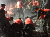 Trung Quốc khẩn trương cứu hộ nạn nhân vụ động đất