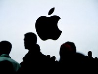 Chính phủ Mỹ 'sờ gáy' Apple vì làm chậm iPhone cũ