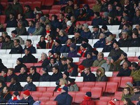 Lượng fan tới Emirates thấp kỷ lục ngày Arsenal đại thắng