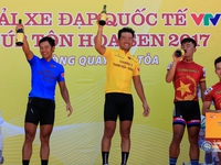 Giải xe đạp quốc tế VTV Cúp Tôn Hoa Sen 2017: Lê Văn Duẩn giành chiến thắng chặng 5