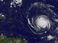 Bão Irma mạnh cấp 4 tiến vào vùng biển Caribe