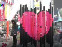 Biểu tượng trái tim Valentine tại Quảng trường Thời đại