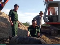 Quảng Trị: Phát hiện bom nặng 400kg tại ruộng lúa