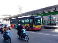 Hà Nội tăng cường xe bus kết nối các bến xe