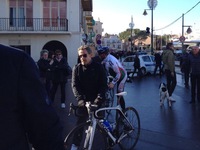 Cựu Tổng thống Pháp bị tuýt còi vì đạp xe ngược chiều