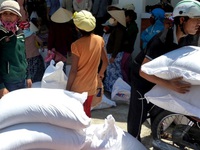 Cấp phát trên 9.000 tấn gạo cứu trợ cho 13 tỉnh chịu hạn hán
