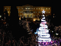 Thắp sáng cây thông Noel trong mùa Giáng sinh trên khắp thế giới