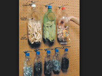 “Hô biến” chai nhựa thành những vật dụng hữu ích