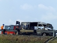 Xe khách cháy trơ khung, 14 hành khách thoát nạn trên cao tốc TP.HCM - Trung Lương