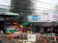 Hậu Giang: Cháy chợ xã Vị Thắng, 9 ki-ốt bị thiêu rụi