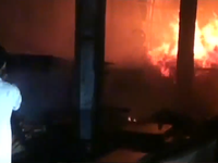 Cháy lớn xưởng gỗ trong đêm tại Đồng Nai