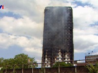 Hàng trăm tòa nhà cao tầng tại Anh có lớp ván ốp ngoài dễ bắt cháy