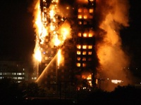 Tòa nhà 24 tầng tại Lon don bốc cháy dữ dội