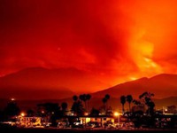 Bang California ban bố tình trạng khẩn cấp do cháy rừng