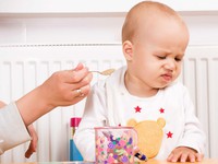 Tự dùng men tiêu hóa cho trẻ biếng ăn: Nguy hiểm thế nào?