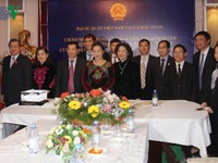 Chủ tịch Quốc hội thăm sứ quán Việt Nam tại Kazakhstan