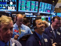Thị trường chứng khoán Mỹ phản ứng tích cực sau quyết định của FED