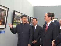 Chủ tịch nước tham quan triển lãm ảnh về Việt Nam tại Trung Quốc