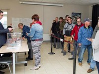 Bầu cử Hạ viện Pháp vòng 2: Cử tri các vùng lãnh thổ thuộc Pháp bắt đầu đi bỏ phiếu