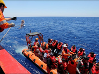 Cứu sống hơn 200 người di cư ở ngoài khơi Libya