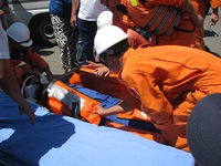 Cảnh sát biển huấn luyện kỹ năng cứu nạn trên biển cho ngư dân