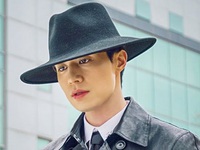 Lee Dong Wook phiền lòng vì bị tố 'đeo bám' biên kịch phim Goblin