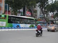 Lắp dải phân cách cứng cho BRT: Nhiều ý kiến trái chiều