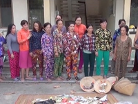 Đột kích bắt hàng chục phụ nữ đánh bạc ở Kiên Giang
