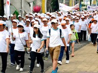 TP.HCM: Hàng nghìn người đi bộ gây quỹ vì nạn nhân da cam