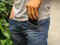 Để điện thoại trong túi quần làm giảm chất lượng tinh trùng