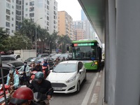 Hà Nội: Xe bus sẽ không có làn đường riêng như BRT