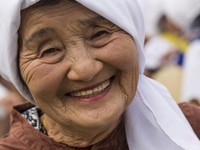 Tuổi thọ trung bình của nữ giới đến năm 2030 sẽ lên tới 90