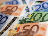 Đồng Euro tăng mạnh sau kết quả thăm dò bầu cử Tổng thống Pháp