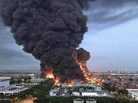 Nhà máy xử lý chất thải ở Singapore bất ngờ bốc cháy