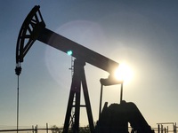 Giá dầu thế giới đi xuống do lo ngại OPEC tăng khai thác