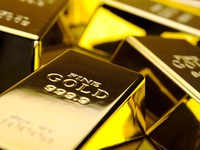 Giá vàng châu Á chạm mức thấp nhất 2 tuần