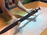 Tìm thấy thanh gươm cổ 1.100 tuổi của người Viking tại Na Uy