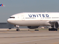 United Airlines thiệt hại nặng nề sau hành xử gây sốc