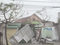 Hà Tĩnh: 25.000 nhà dân bị tốc mái vì bão số 10
