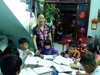 Bà giáo về hưu mở lớp dạy chữ miễn phí cho trẻ em nghèo
