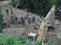 Hòa Bình tiếp tục tìm kiếm nạn nhân mất tích vụ sạt lở đất