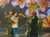 Giai điệu tự hào: NSND Trần Hiếu hát tiếng Lào, ngẫu hứng với vũ điệu Chăm-pa