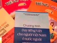 Bế giảng lớp bồi dưỡng tiếng Việt cho cán bộ Lào