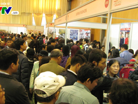 Hàng ngàn người chen chúc mua đồ Nhật Bản tại Hà Nội