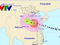 Vùng tâm bão số 10 đang đi vào đất liền khu vực các tỉnh Hà Tĩnh - Quảng Bình