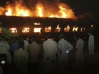 Tàu hỏa đâm xe bồn ở Pakistan, 2 người thiệt mạng