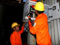 Điện lưới Quốc gia đến với hơn 2.300 người dân xã đảo Sơn Hải