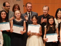 Thiếu nữ 13 tuổi Việt về Nhất cuộc thi piano danh giá quốc tế