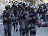 Tấn công cảnh sát bằng dao ở Jerusalem